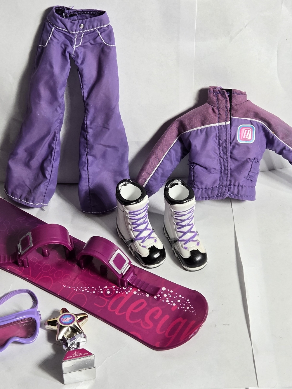 Vintage 2006 Bratz Play Sportz Snowboarding Lilee Complete Outfit Snowboard